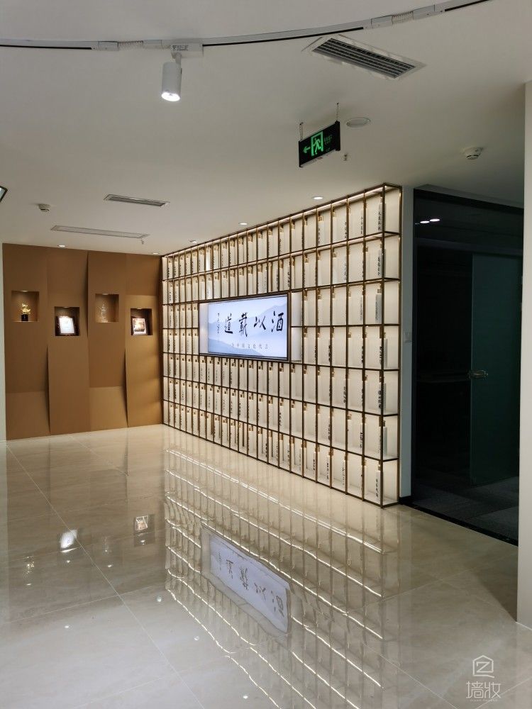 LG 装饰贴膜，高端酒展柜的卓越之选 